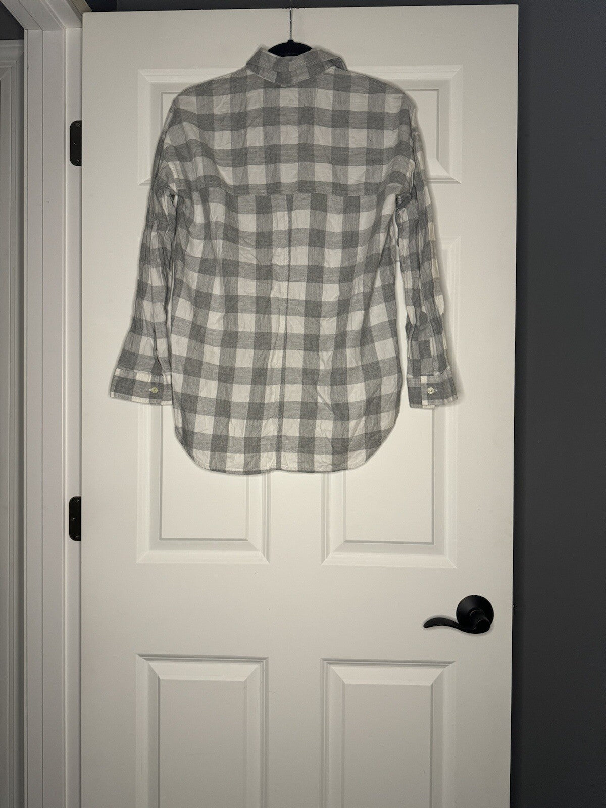 Old Navy The Boyfriend Fit Button Up Small Gray White Checkered 