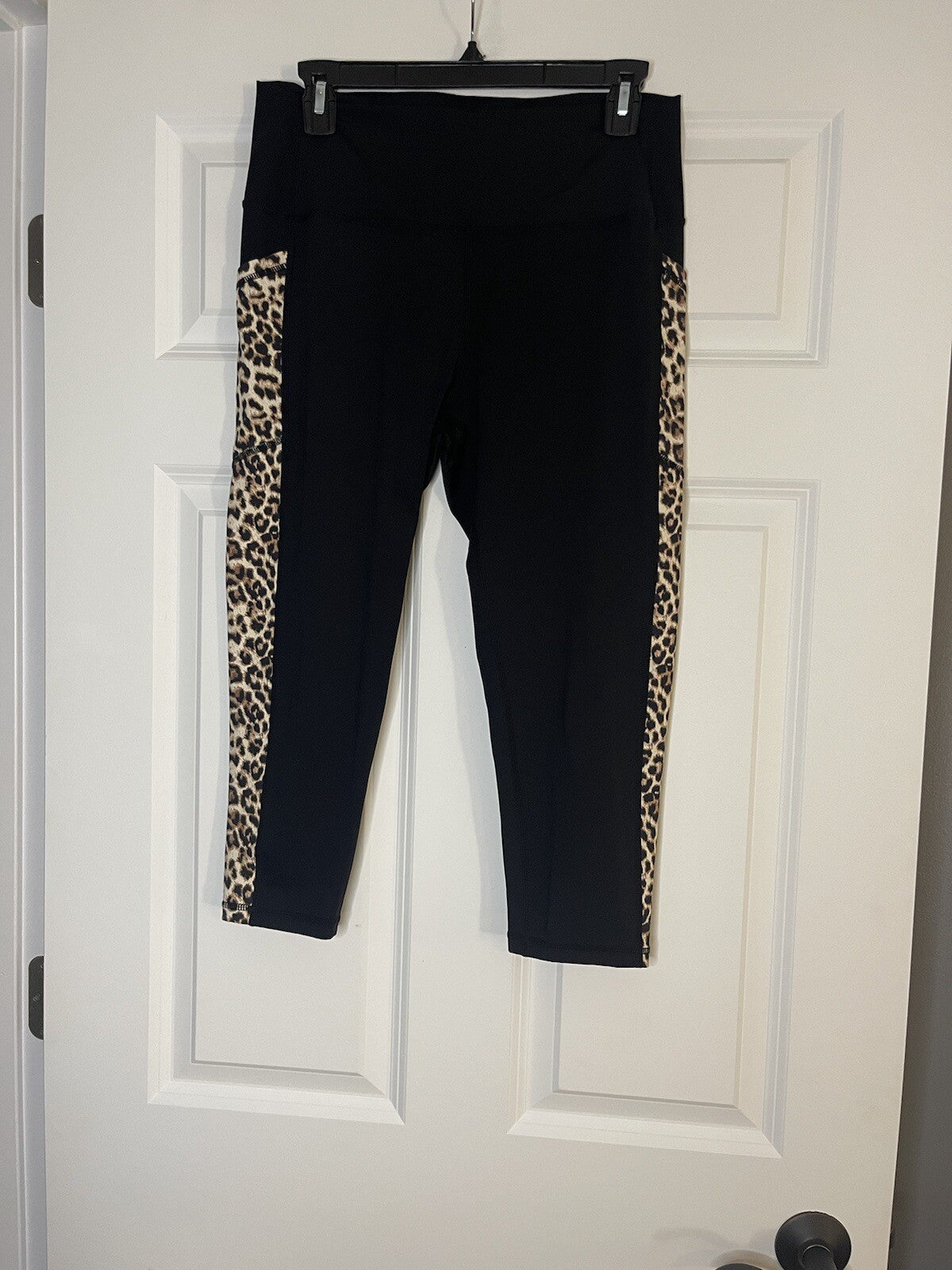 Zyia cropped leggings 14-16 black with brown animal print