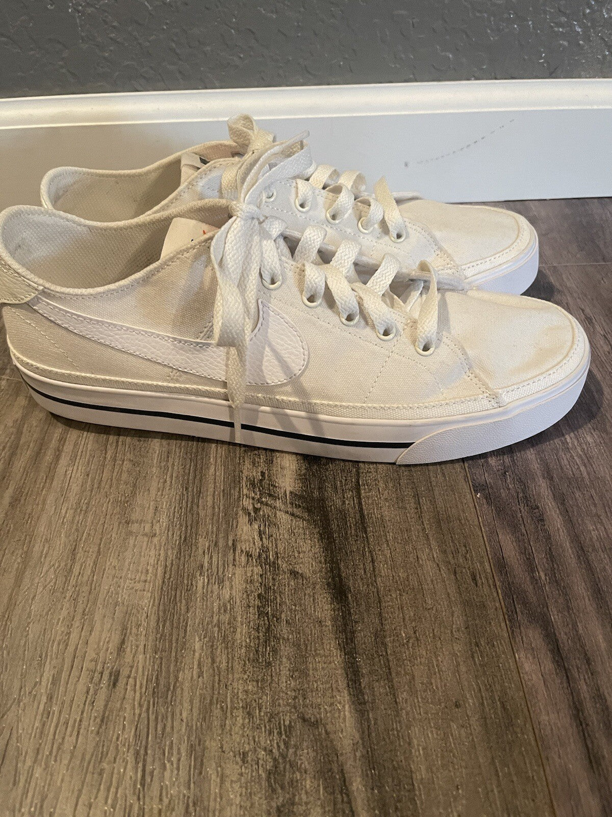 Nika air sneakers off white size 11