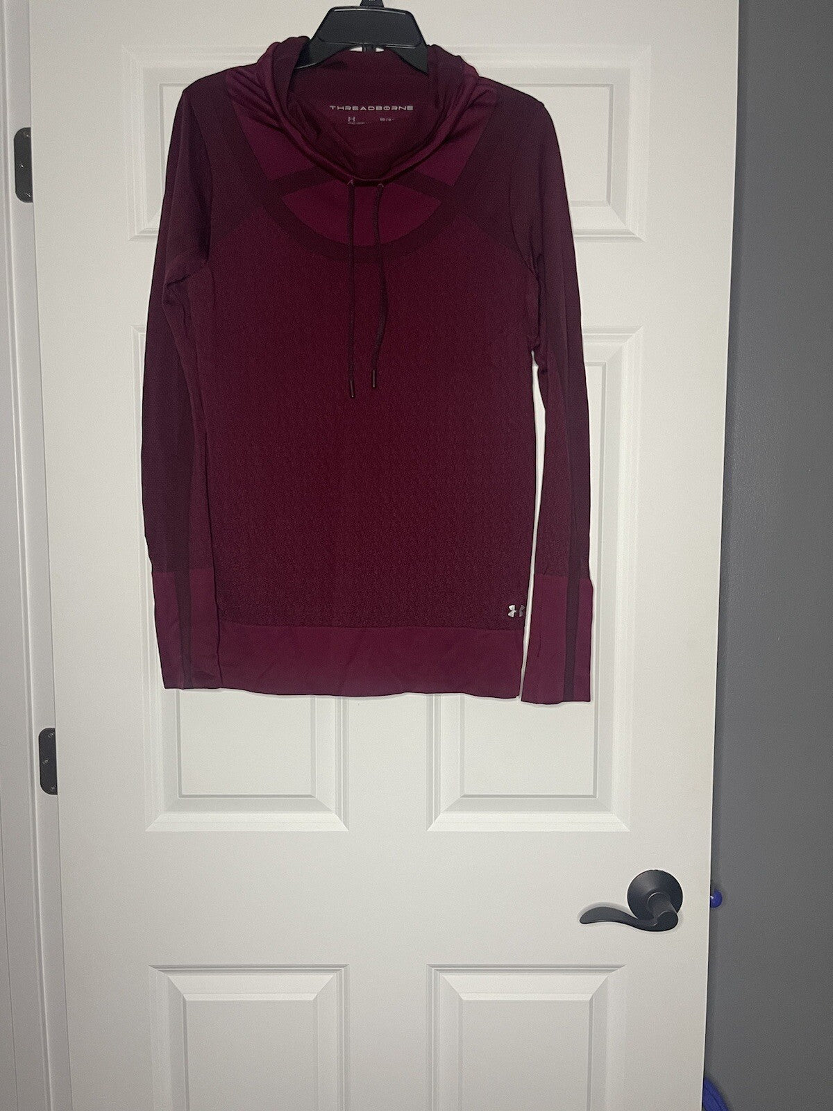 Under armour fitted heat gear threadborne medium maroon