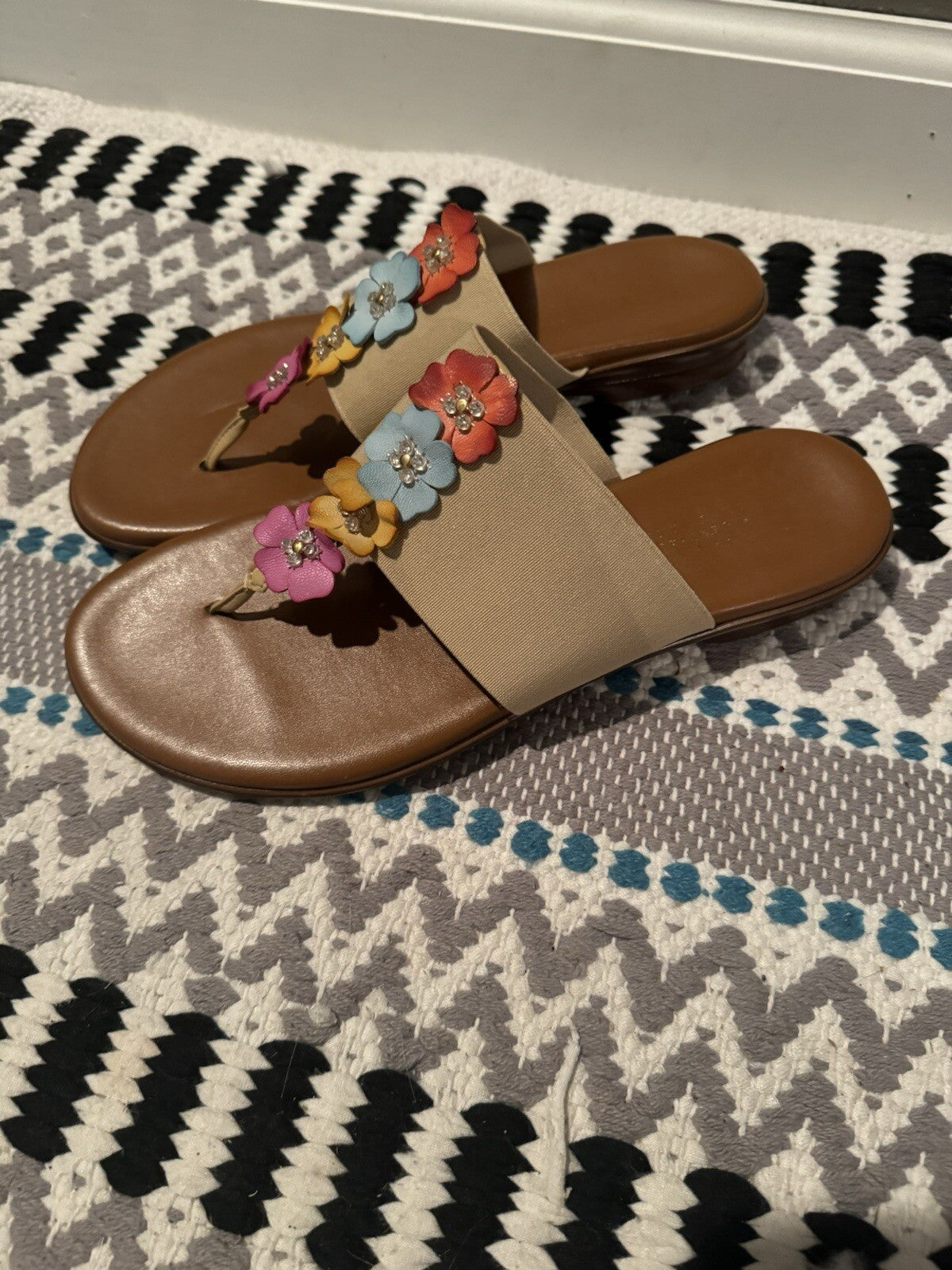 Italian Shoemakers Sandals Size 9 Beige W Multi Color Flowers And Beading