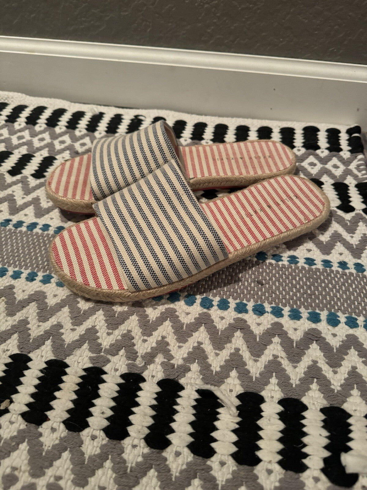 Kelly And Katie Slip On Sandals Size 9 Red Cream Blue Stripe