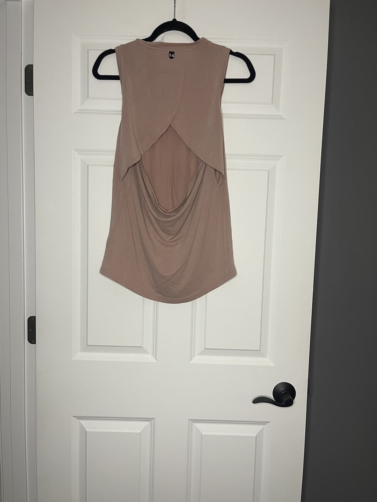 Under armour fitted sleeveless top small mauve