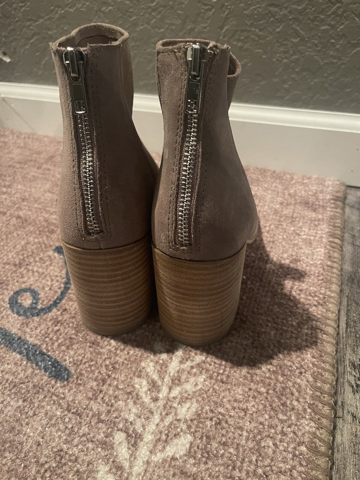 Steve Madden boots taupe size 9 brand new 