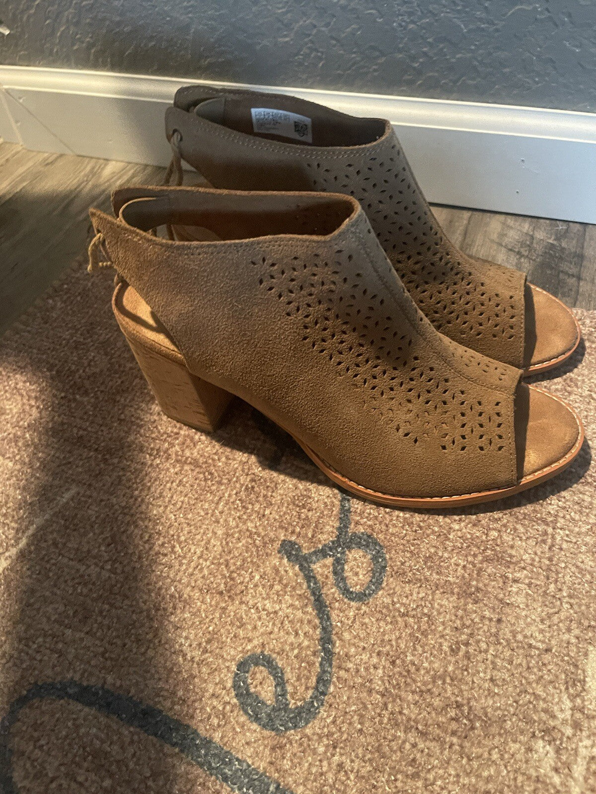 Toms elba toffee suede strappy heels size 11 worn once 