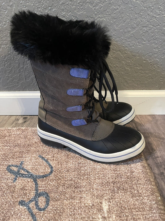 Target snowboots size 6 gray black blue white
