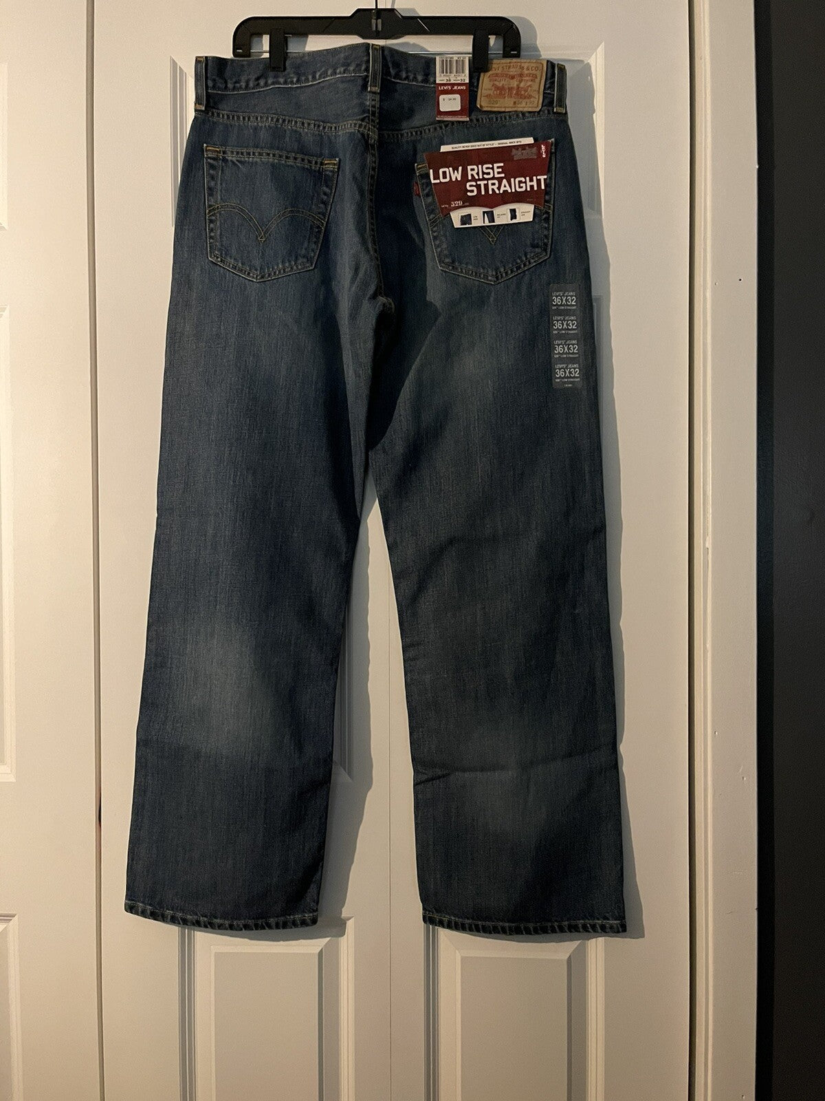 Levi Strauss low rise straight leg mens jeans w36 l32 new with tags