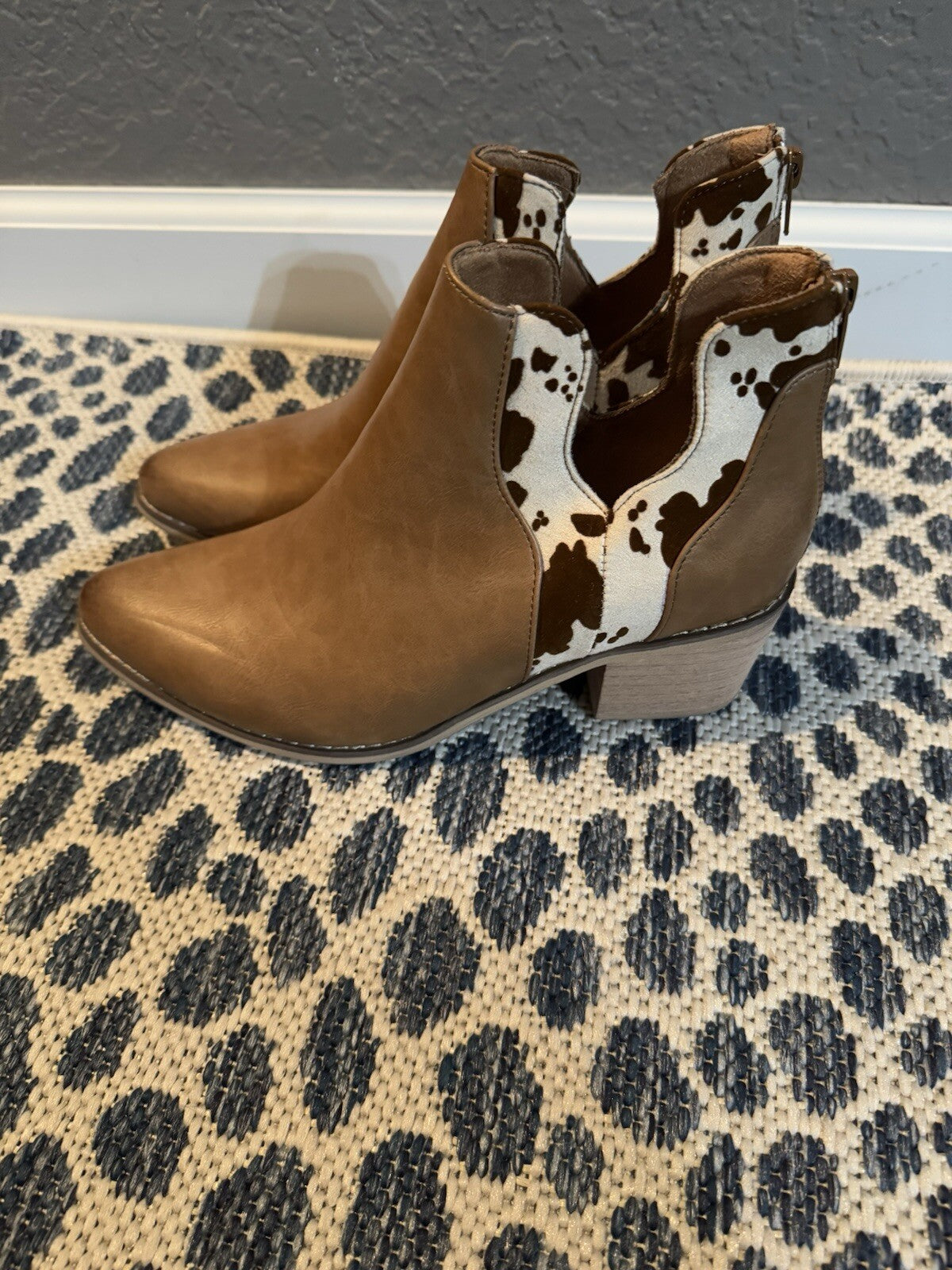 Natural Reflections West Cow Print Booties Size 8 Brand New 