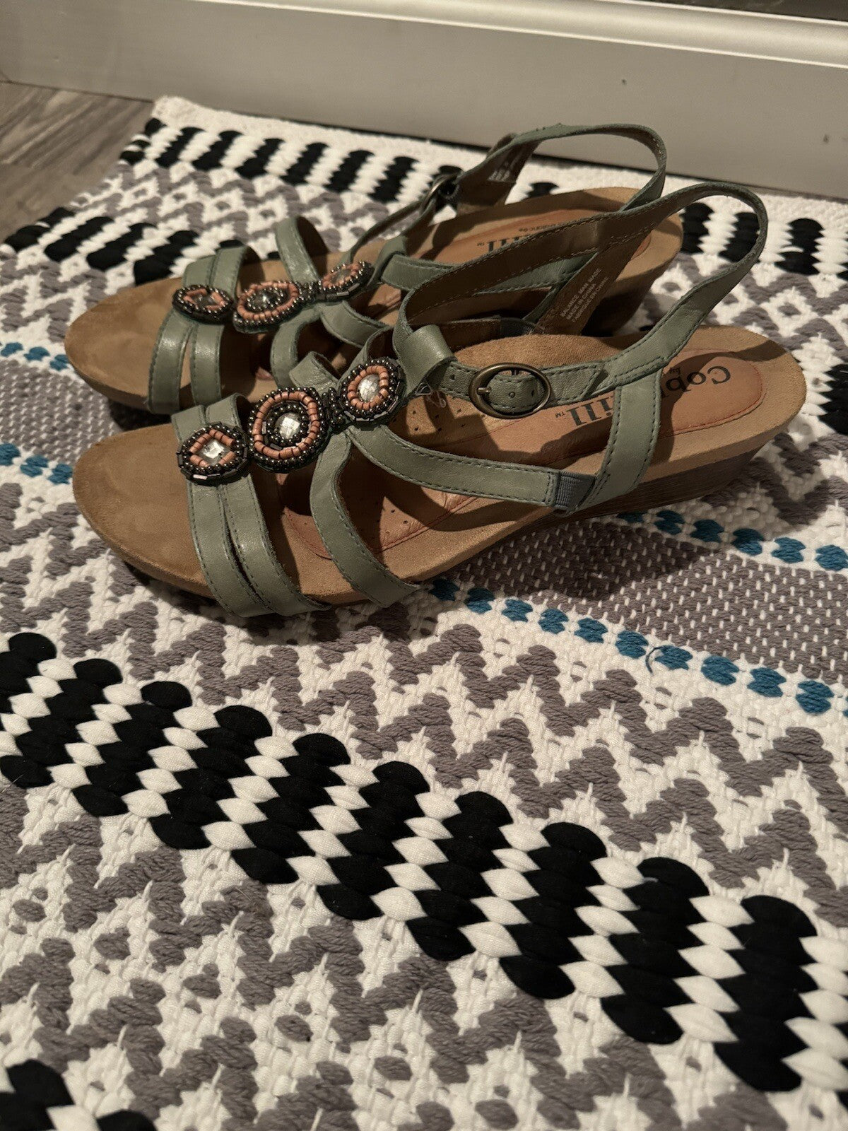 Cobb Hill Sandals Size 10 Green With Multicolor Beading 