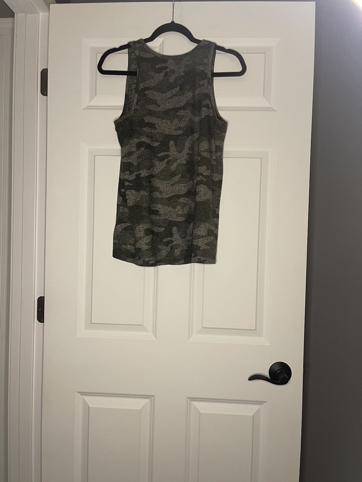 24/7 Maurice’s Sleeveless Blouse Small Camo Print Green Gray Super Soft