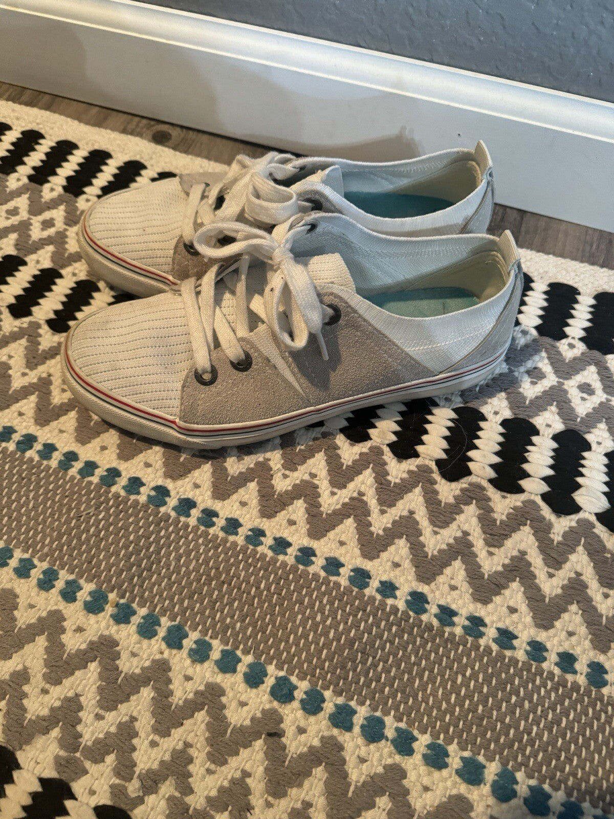 Blowfish Sneakers Size 7 White And Gray 