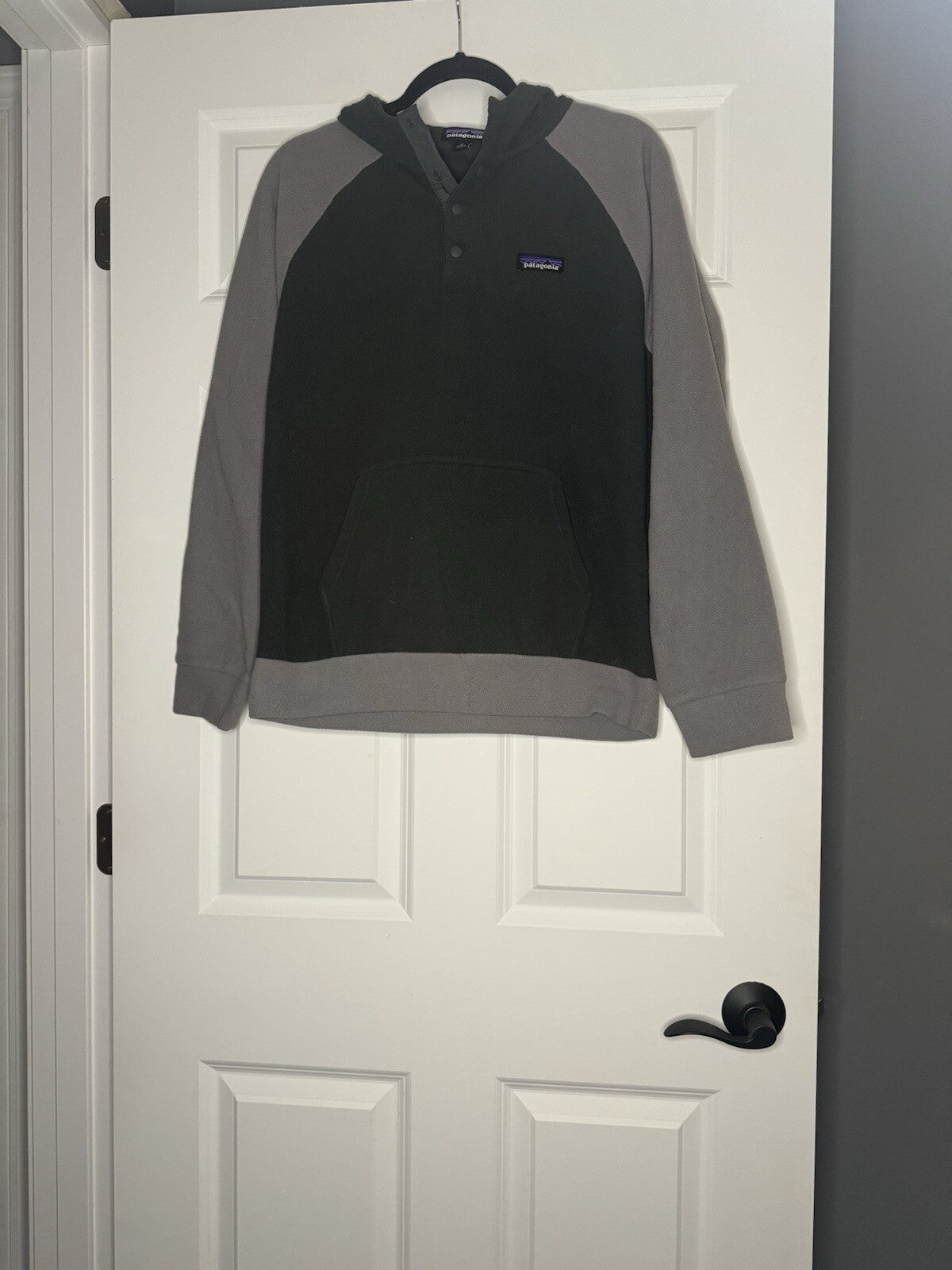 Patagonia Men’s Hooded Sweatshirt Small Charcoal And Gray 