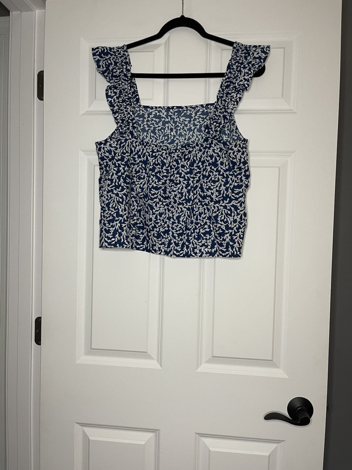 J Crew Sleeveless Ruffle blouse Navy With White Floral Large 