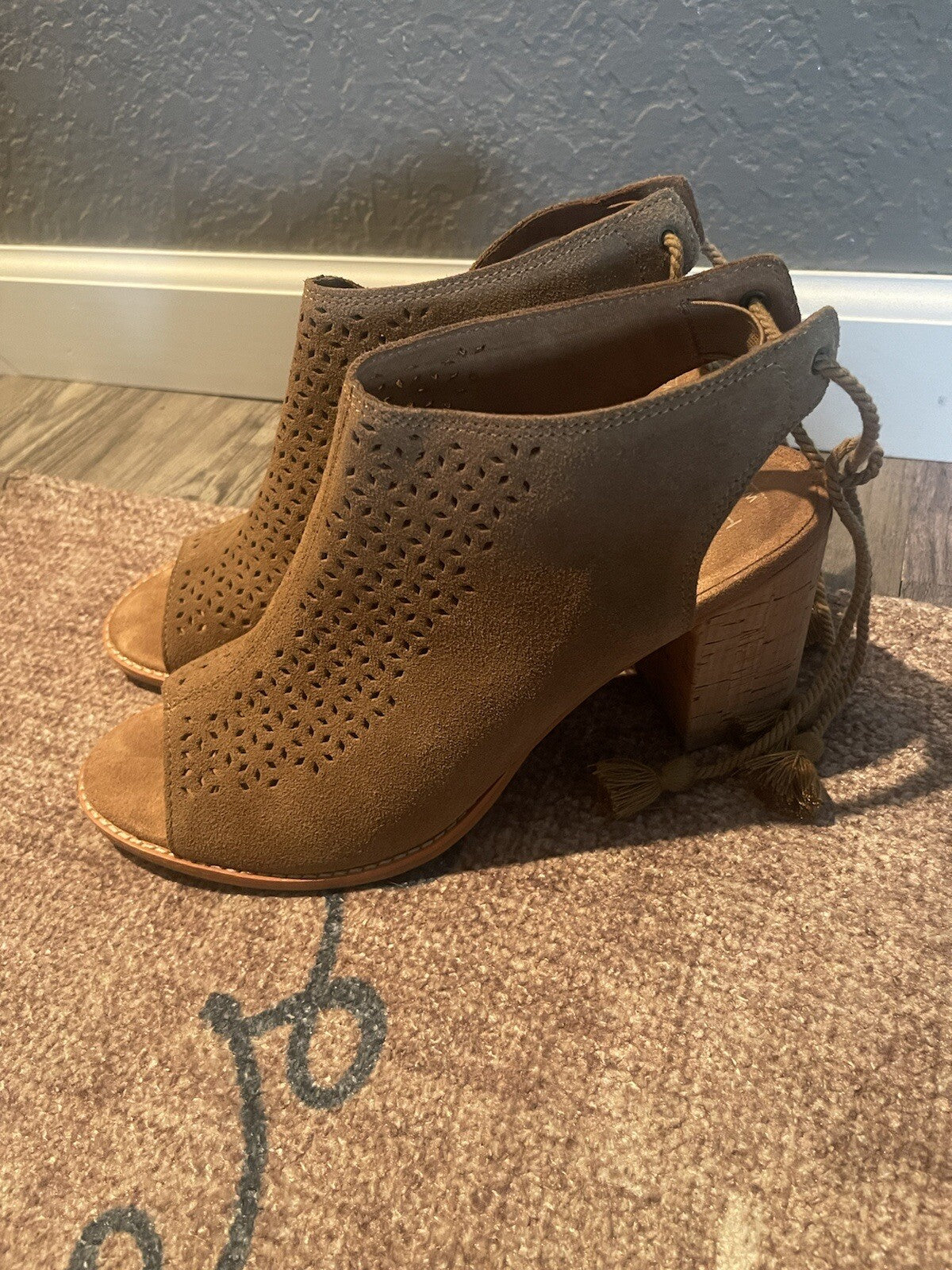 Toms elba toffee suede strappy heels size 11 worn once 