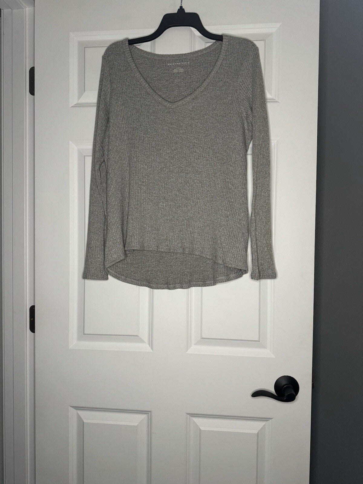 American Eagle Long Sleeve V Neck Gray Large Super Soft