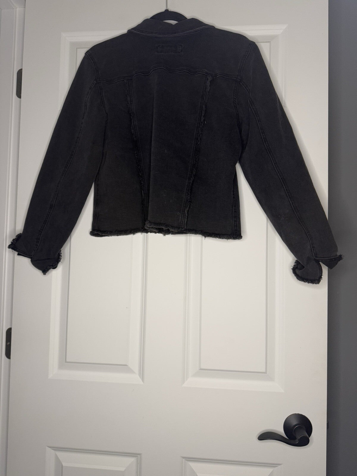 Maurice’s Cropped Jean Jacket Large Black Frayed Bottom