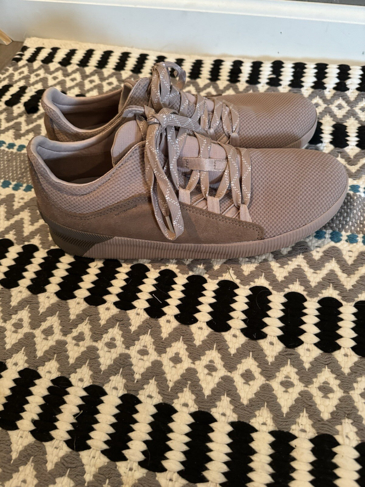 Sorel Sneaker Mauve Size 10.5 Waterproof In Excellent Condition 