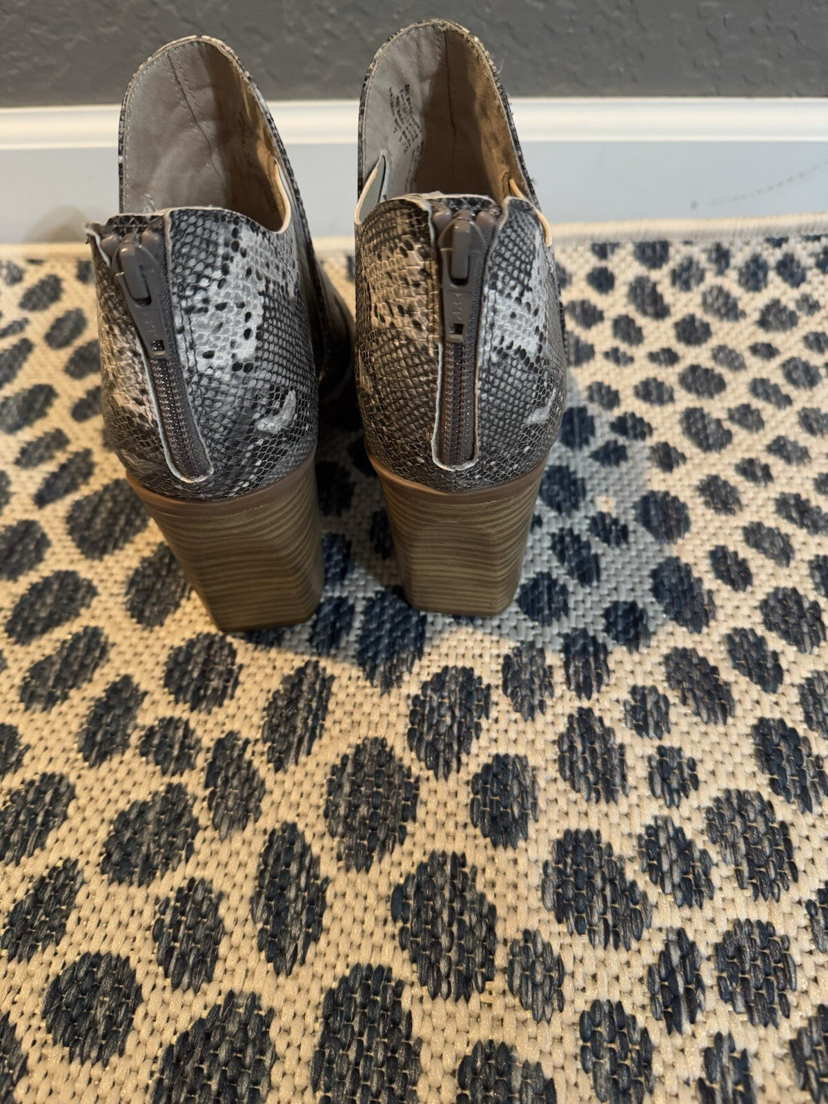 Born In California Booties Booties Snakeskin Type Print Gray Taupe Cream 7.5 