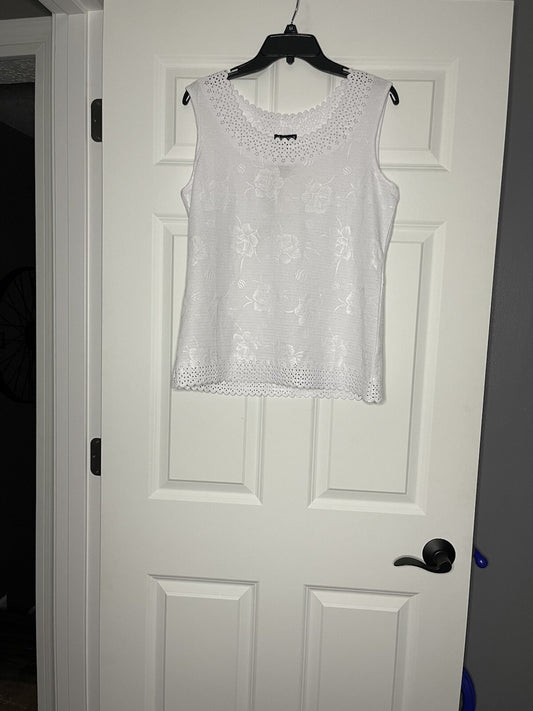 Chances R sleeveles blouse embossed white w floral print NWT