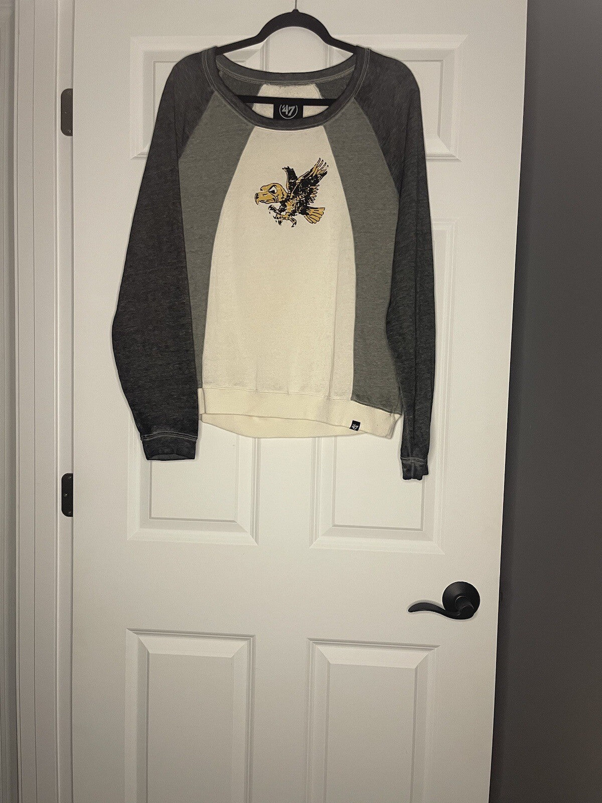 47 Iowa Hawkeyes Large Crew Sweatshirt Gold Cream Gray Herkey 