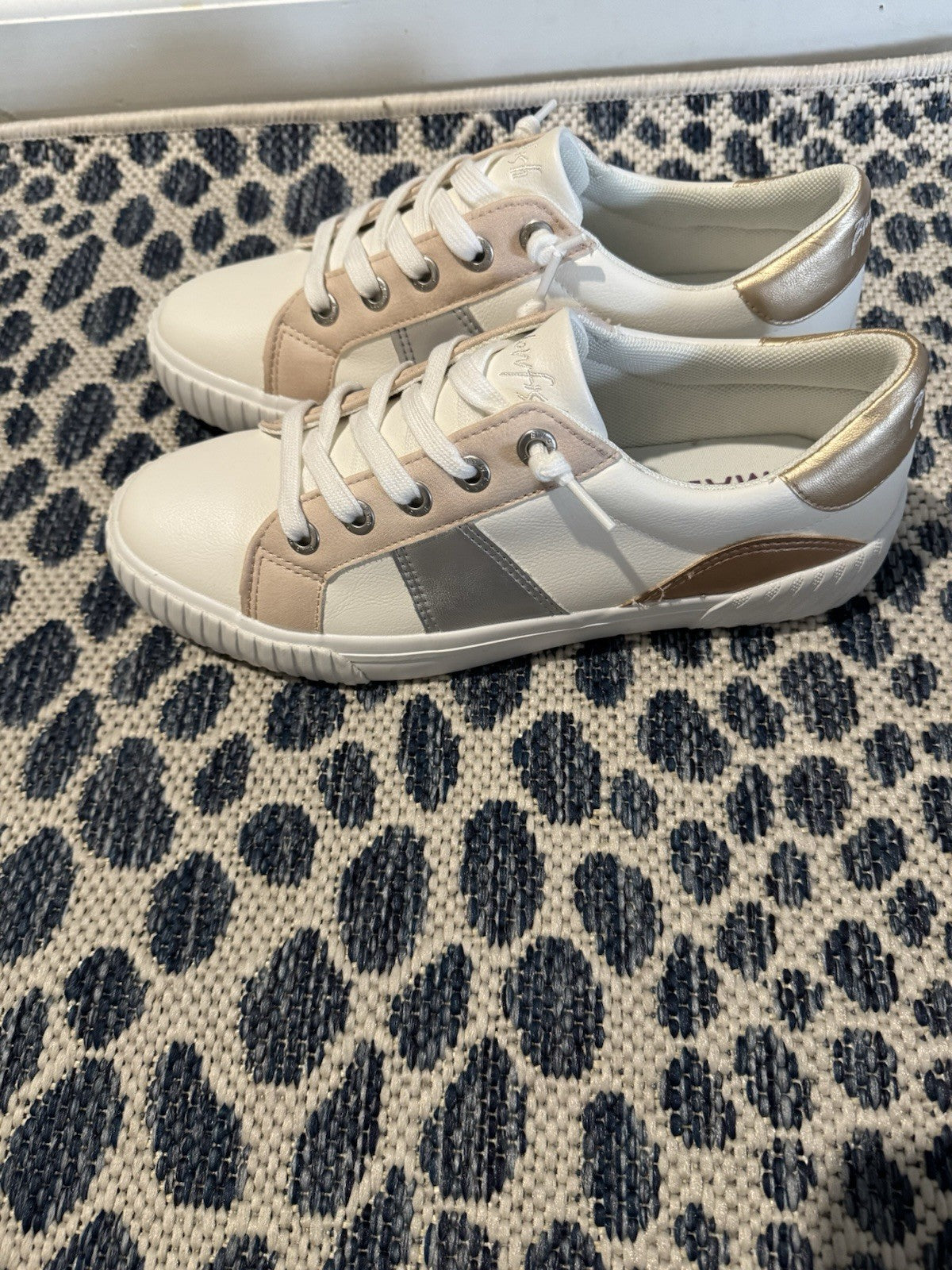 Blowfish Slip On Sneakers Size 11 Beige White Gold Silver Brand New