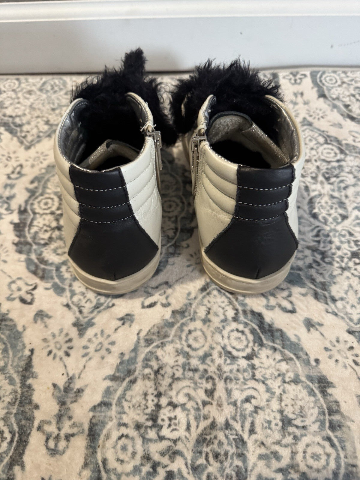 P448 White W Black And Gold Print And Fur Laces Size 38