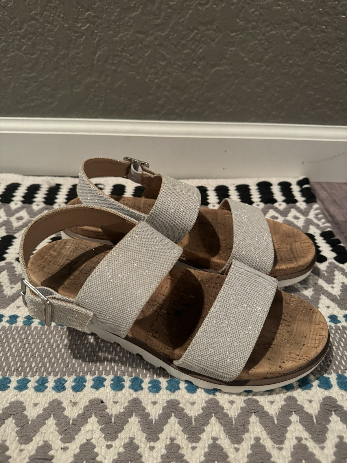 Corkys Size 9 Strappy Sandal Silver Sparkle 