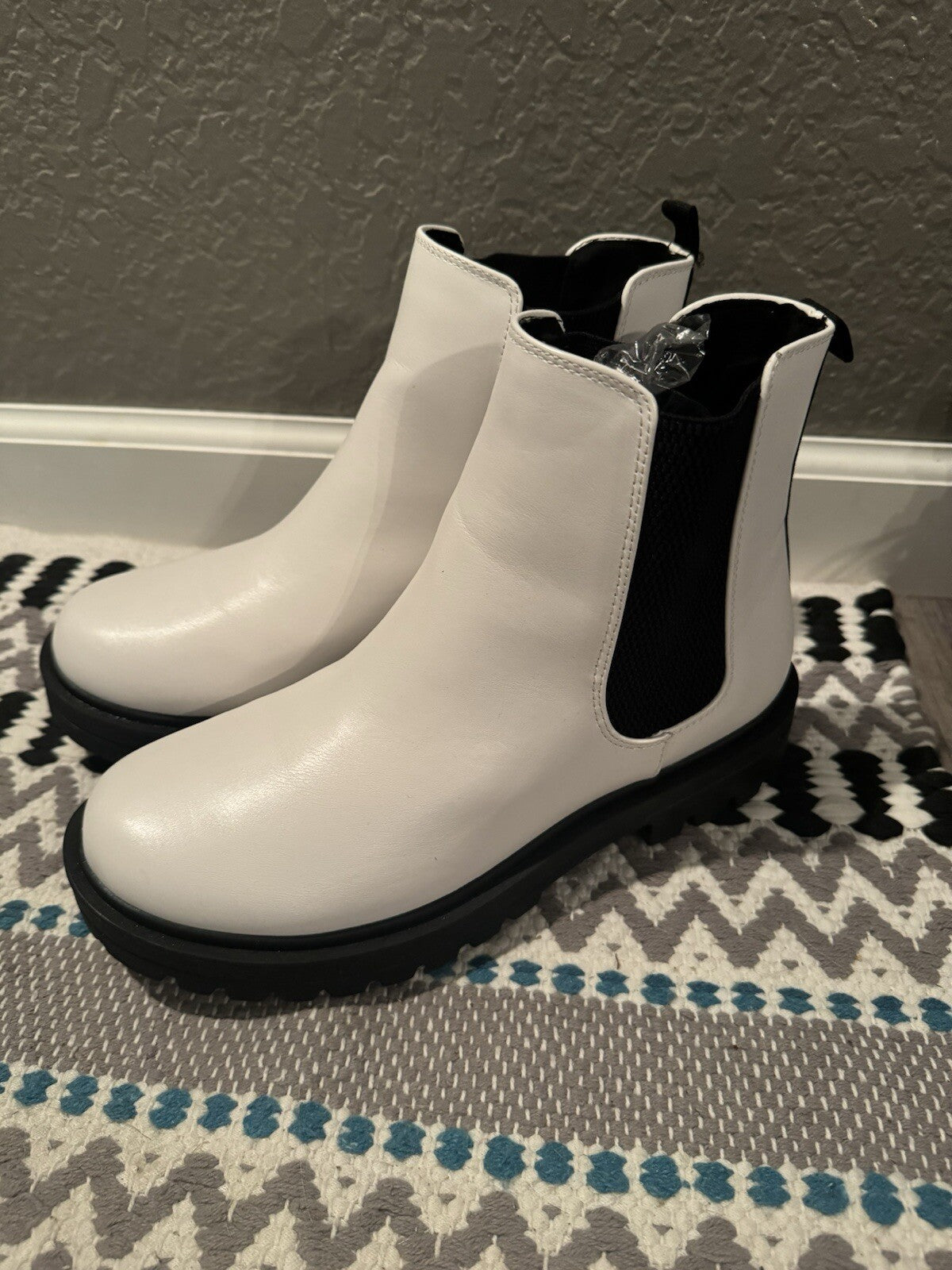 Soda Pilot White And Black Boots Size 9 New In Box 