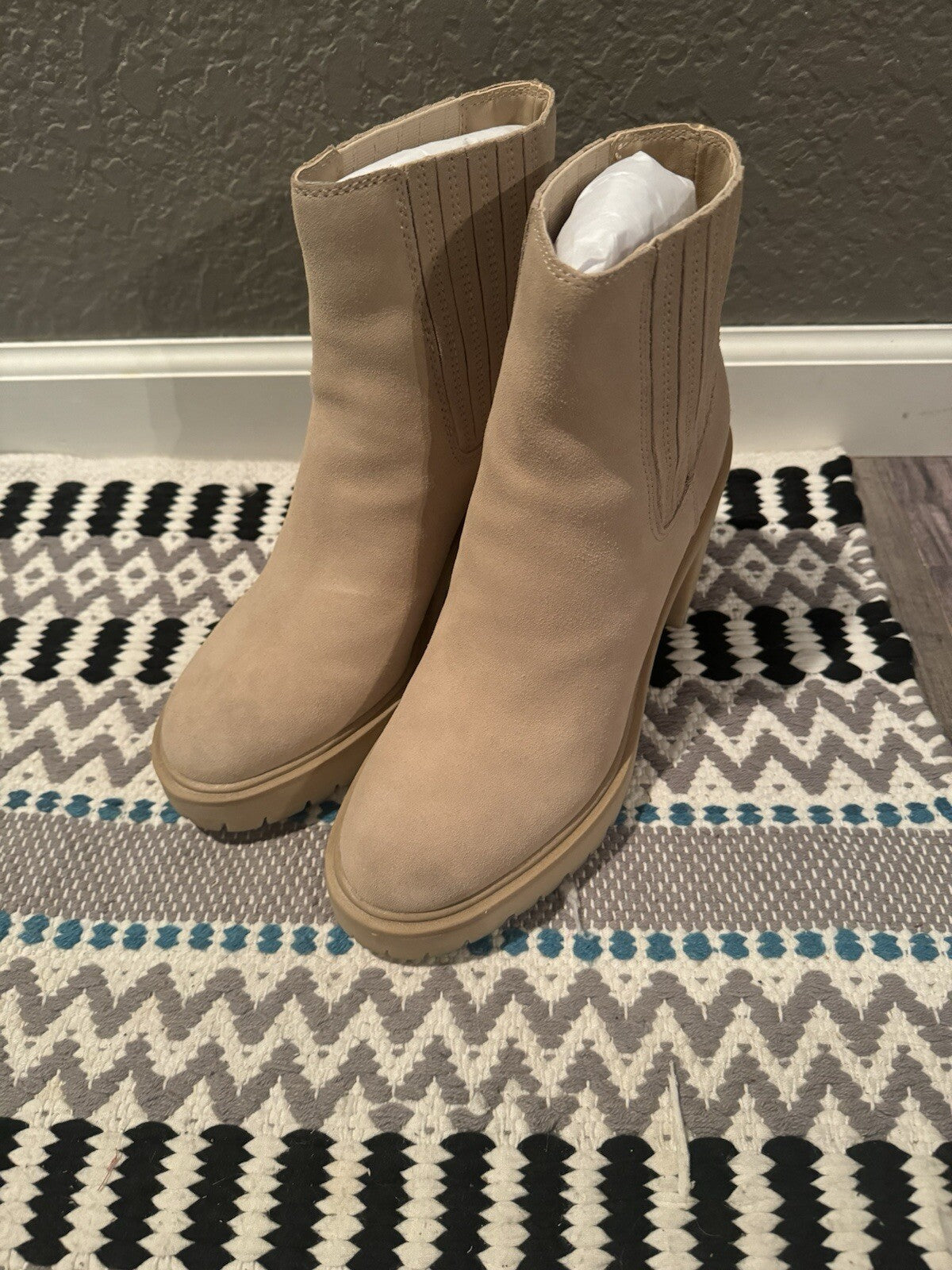 Dolce Vita Dune Suede Boots Waterproof 9.5