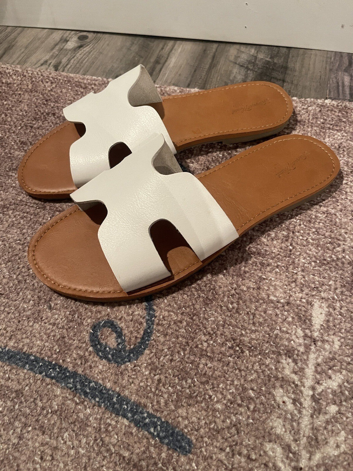 Universal Thread Sandals White Slides Size 10 