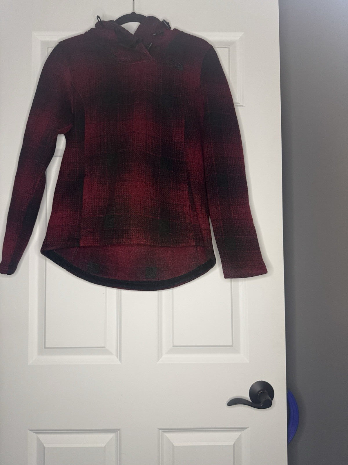 The North Face Hooded Sweatshirt Medium Maroon Black Print 