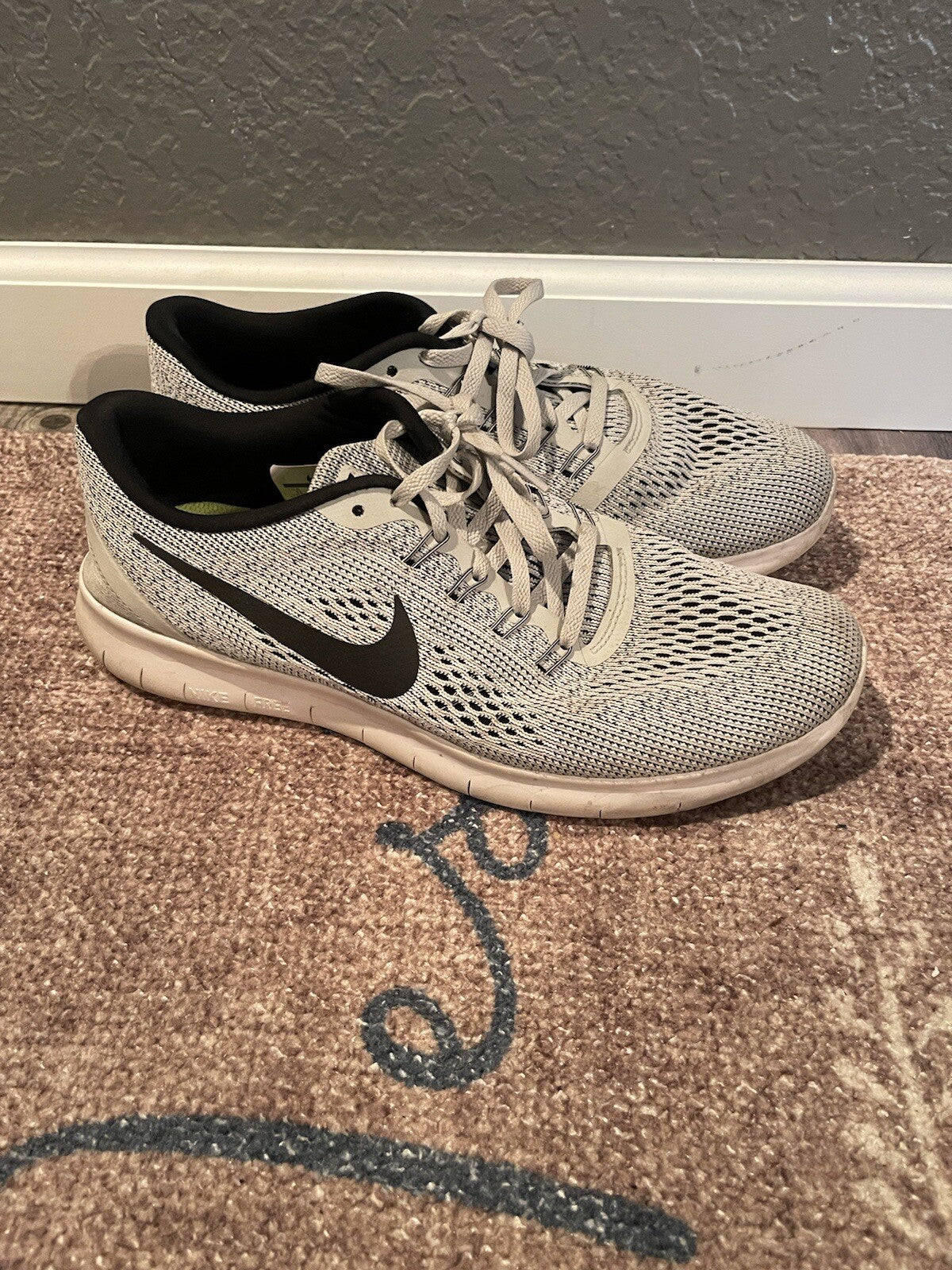 Nike free sneaker gray black white size 11 