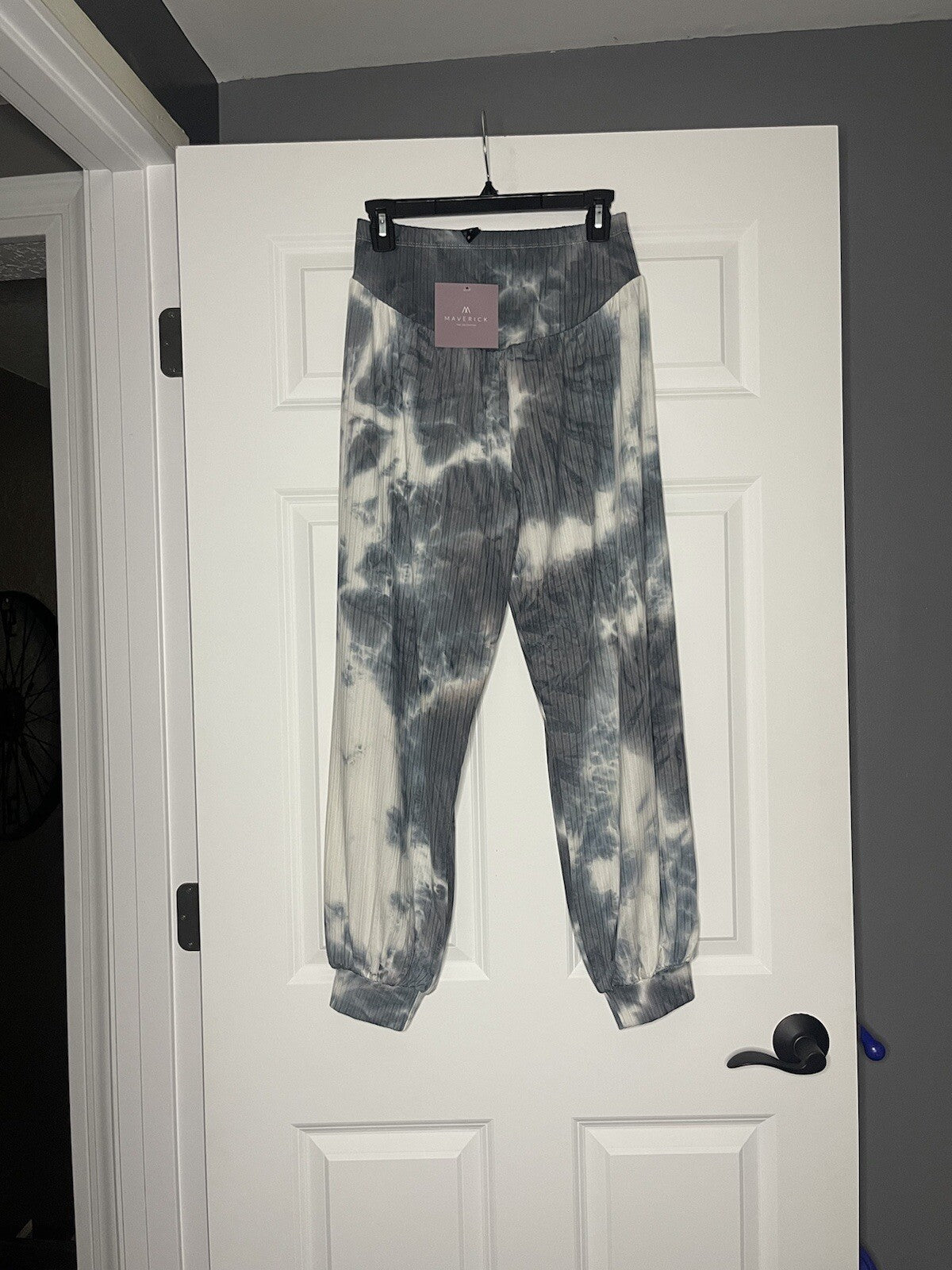 Maverick the collection 2 piece outfit medium crop top and joggers tie dye NWT