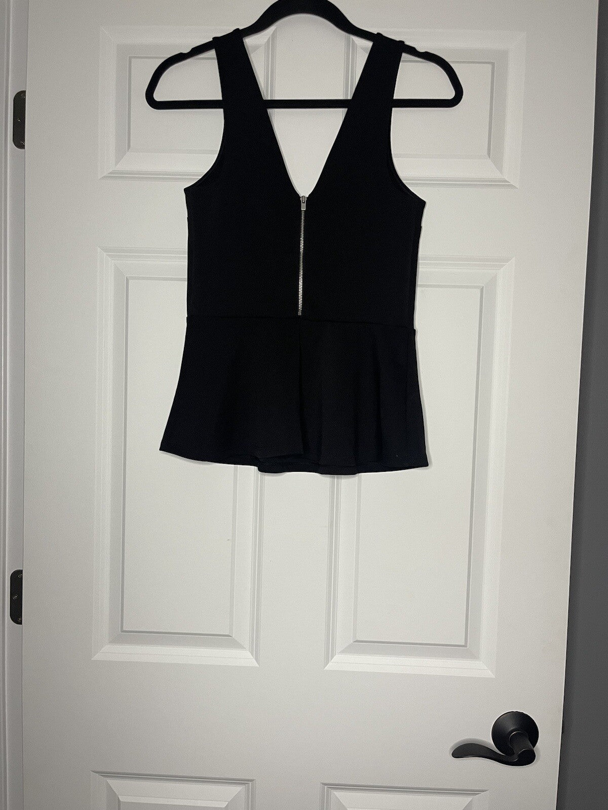 Express sleeveless blouse black small zips in back nwt