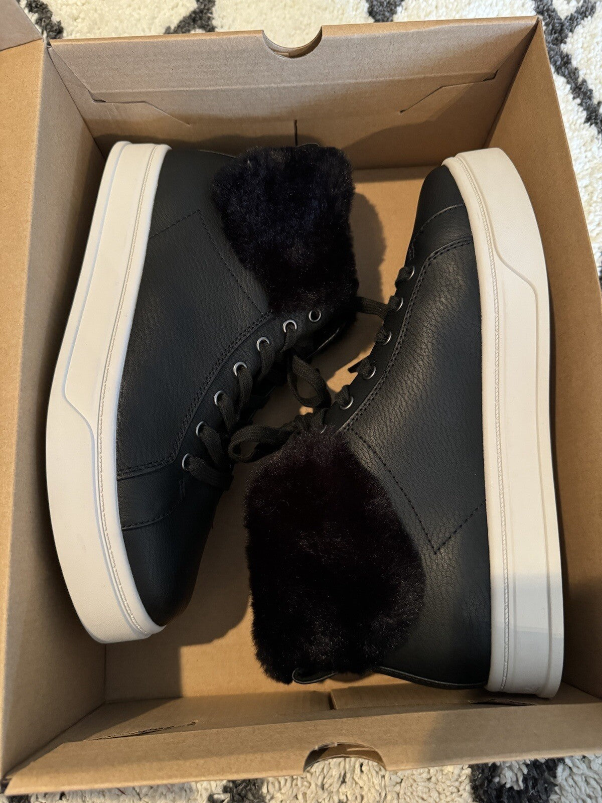 Koolaburra By Ugg Sneakers W Furr Black 8.5 New In Box 
