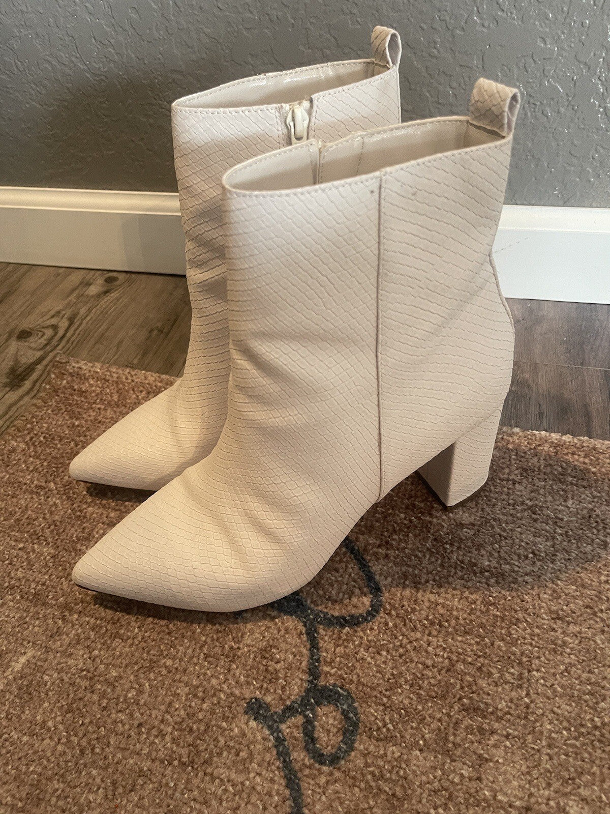Show Dazzle Boots Size 10 White 
