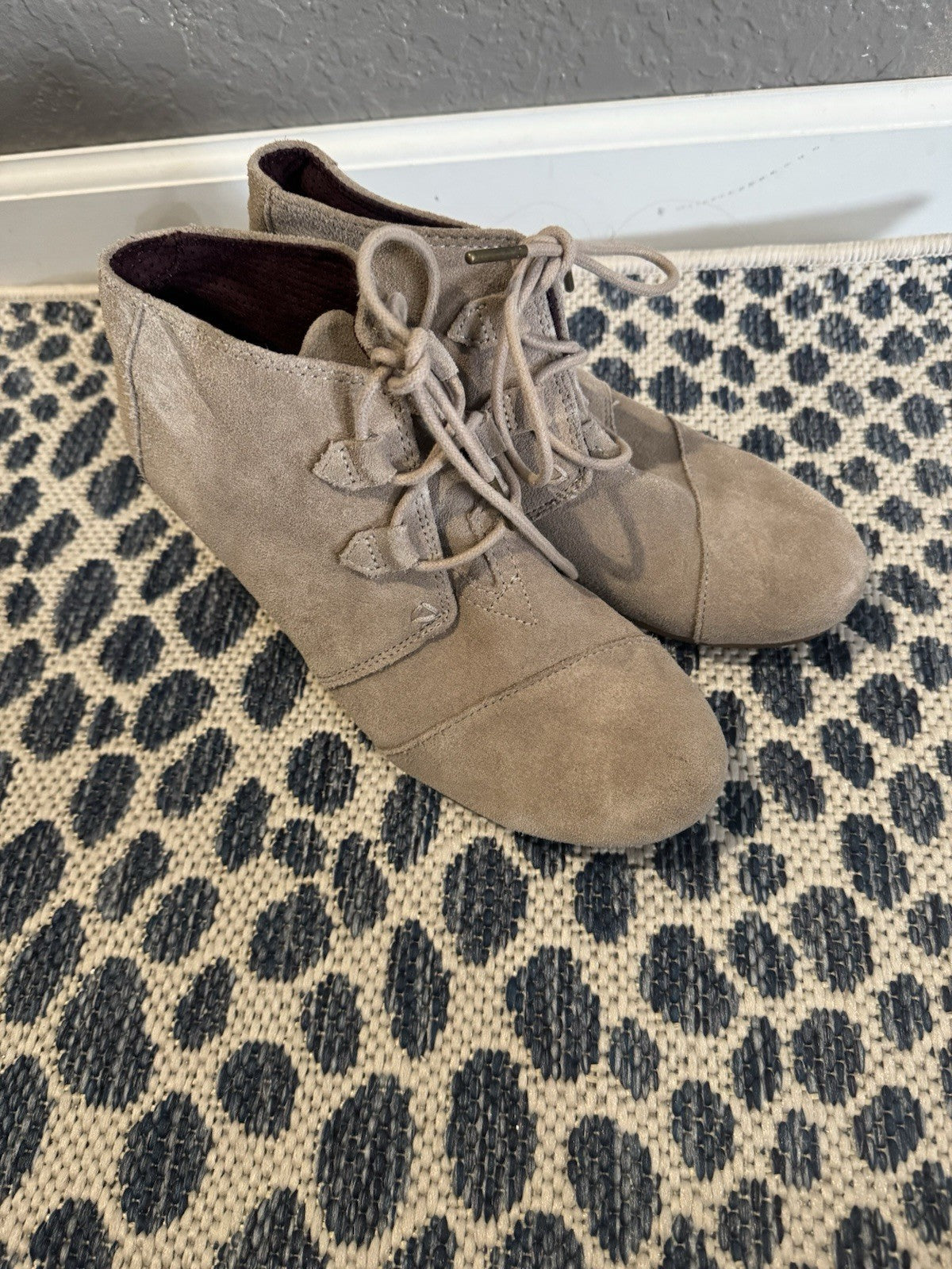 Toms Booties Size 9 Taupe
