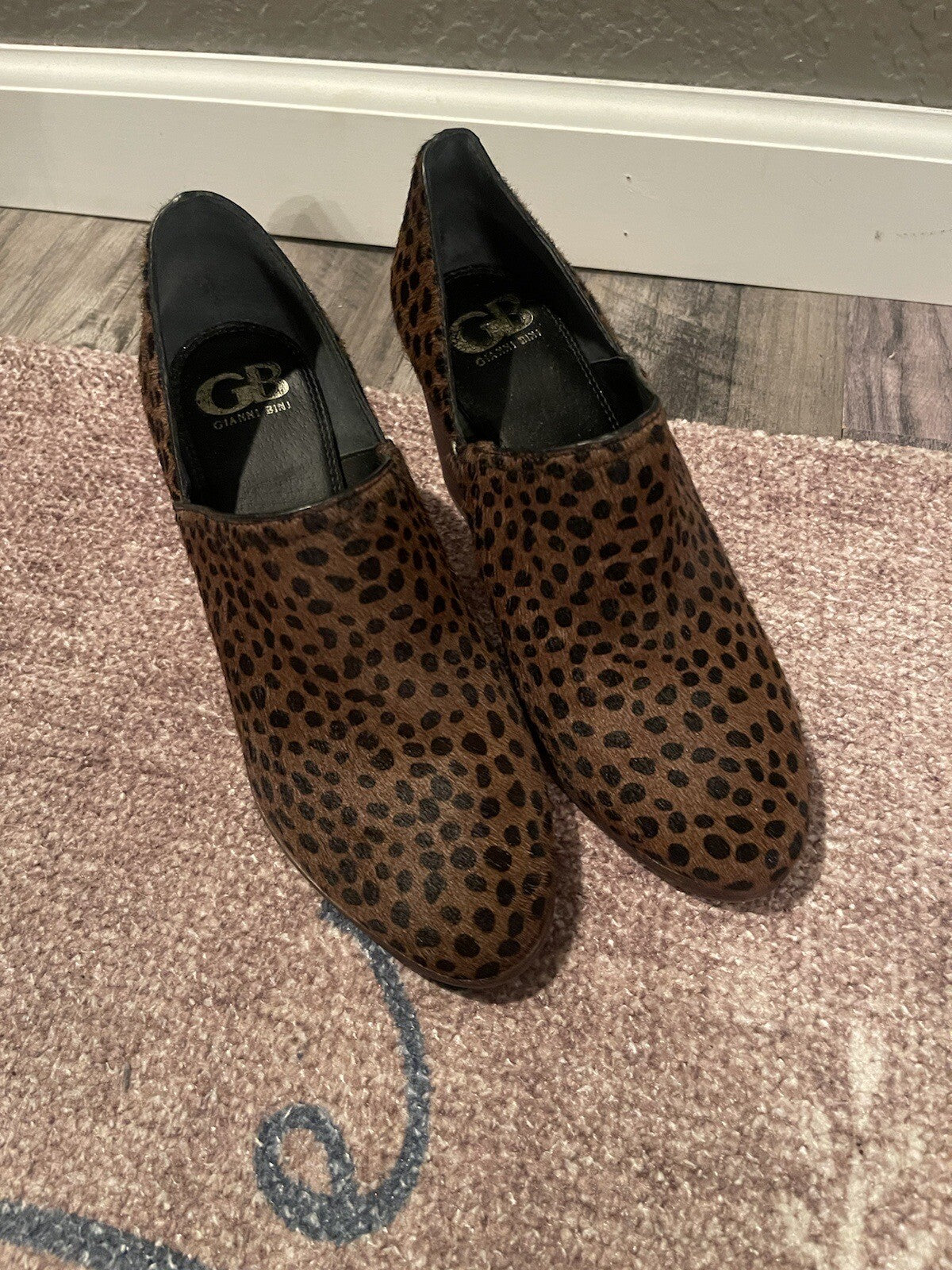 Gianni Bini Heels Black Brown Animal Print Animal Hair  Size 5.5