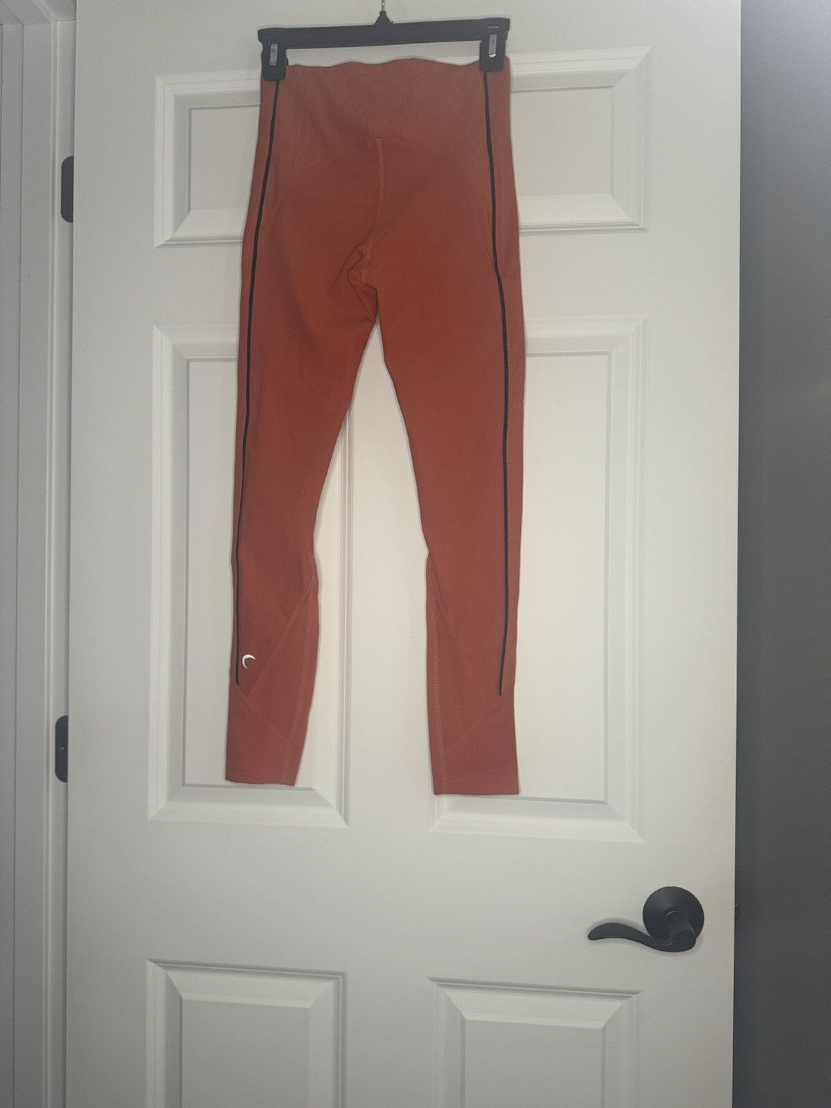 Zyia Cropped Leggings Size 6-8 Orange Ribbed Black 