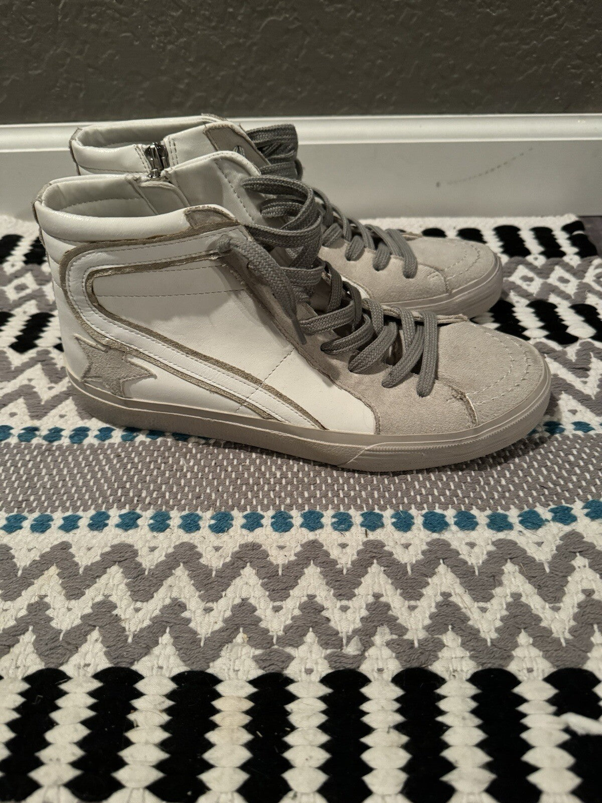 Shu Shop Sneakers Size 8 White Beige Gold In Excellent Condition 