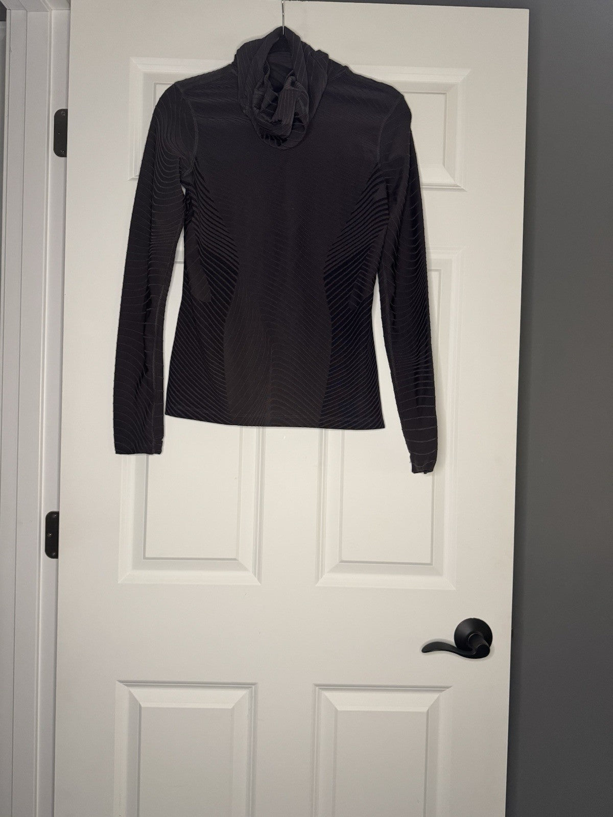 Nike Running Dri Fit Long Sleeve Hooded Top Small Dark Gray Black Print 