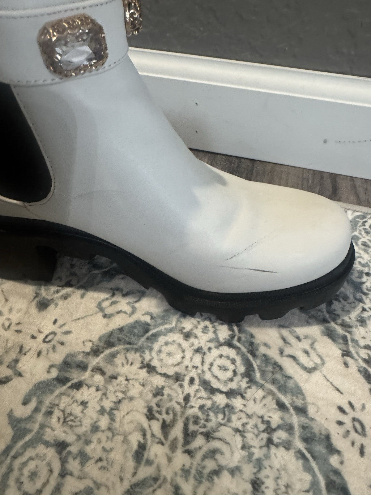 Steve Madden Boots Size 7.5 White With Gold Beading Some Markings As Shown On In