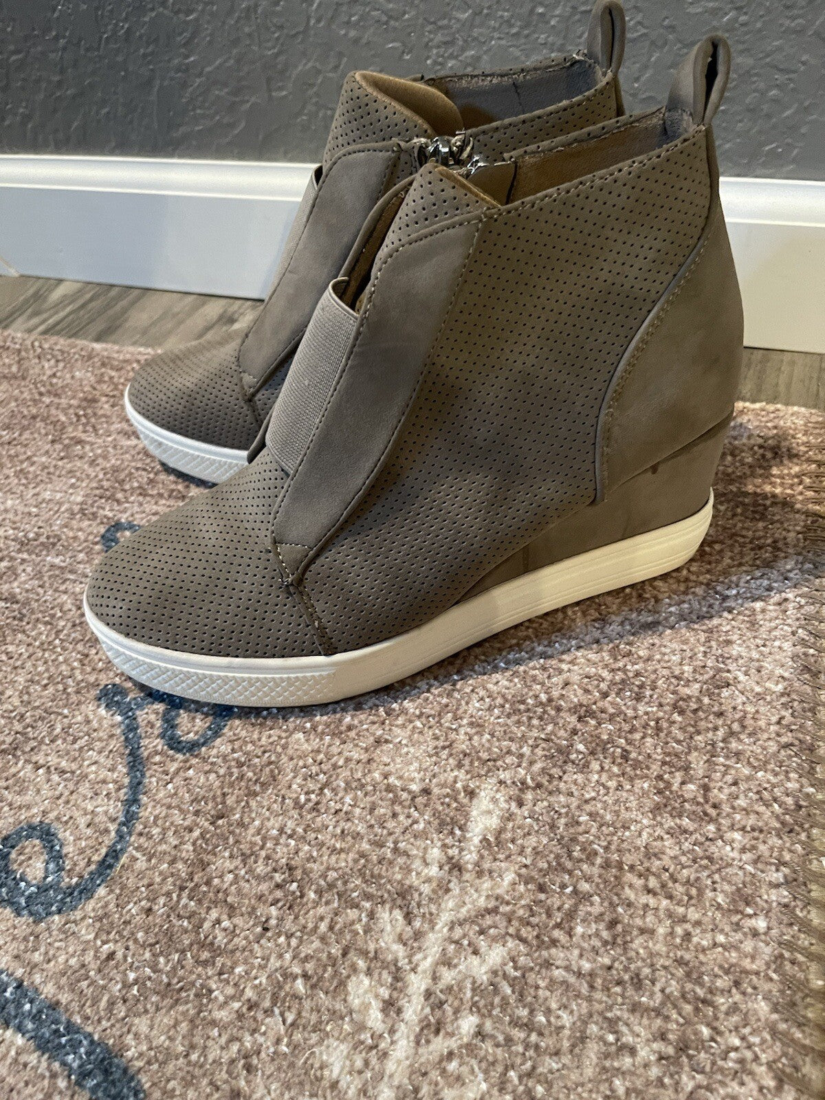 Ccocci zoey shoes size 8 taupe