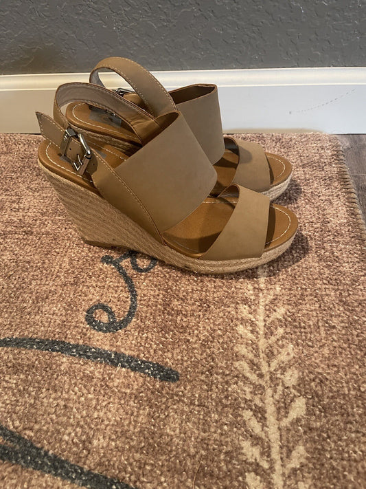 DV strappy sandals tan 7.5