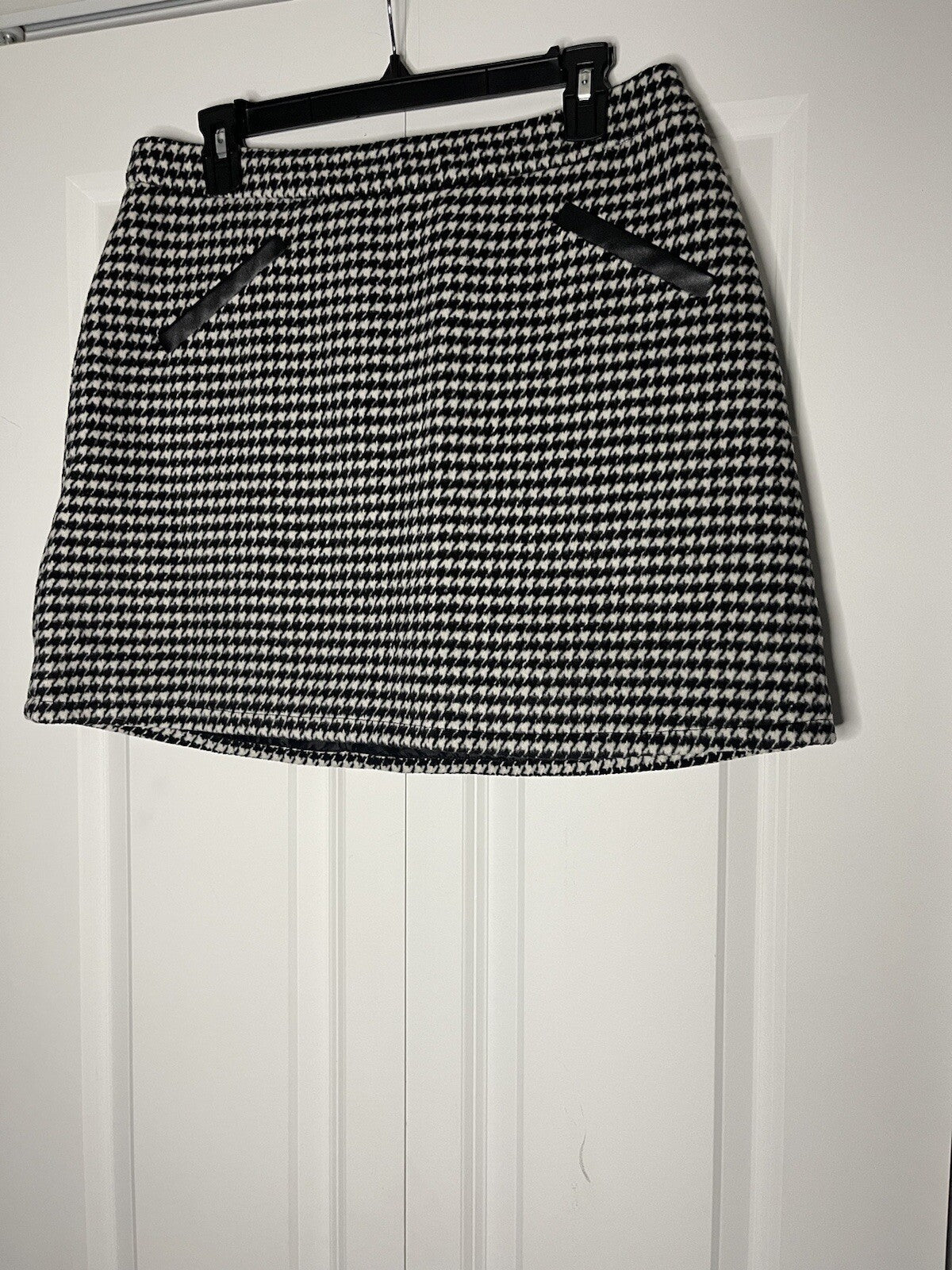 Just Fab black and white print skirt large 