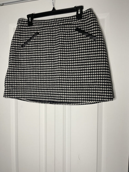 Just Fab black and white print skirt large 