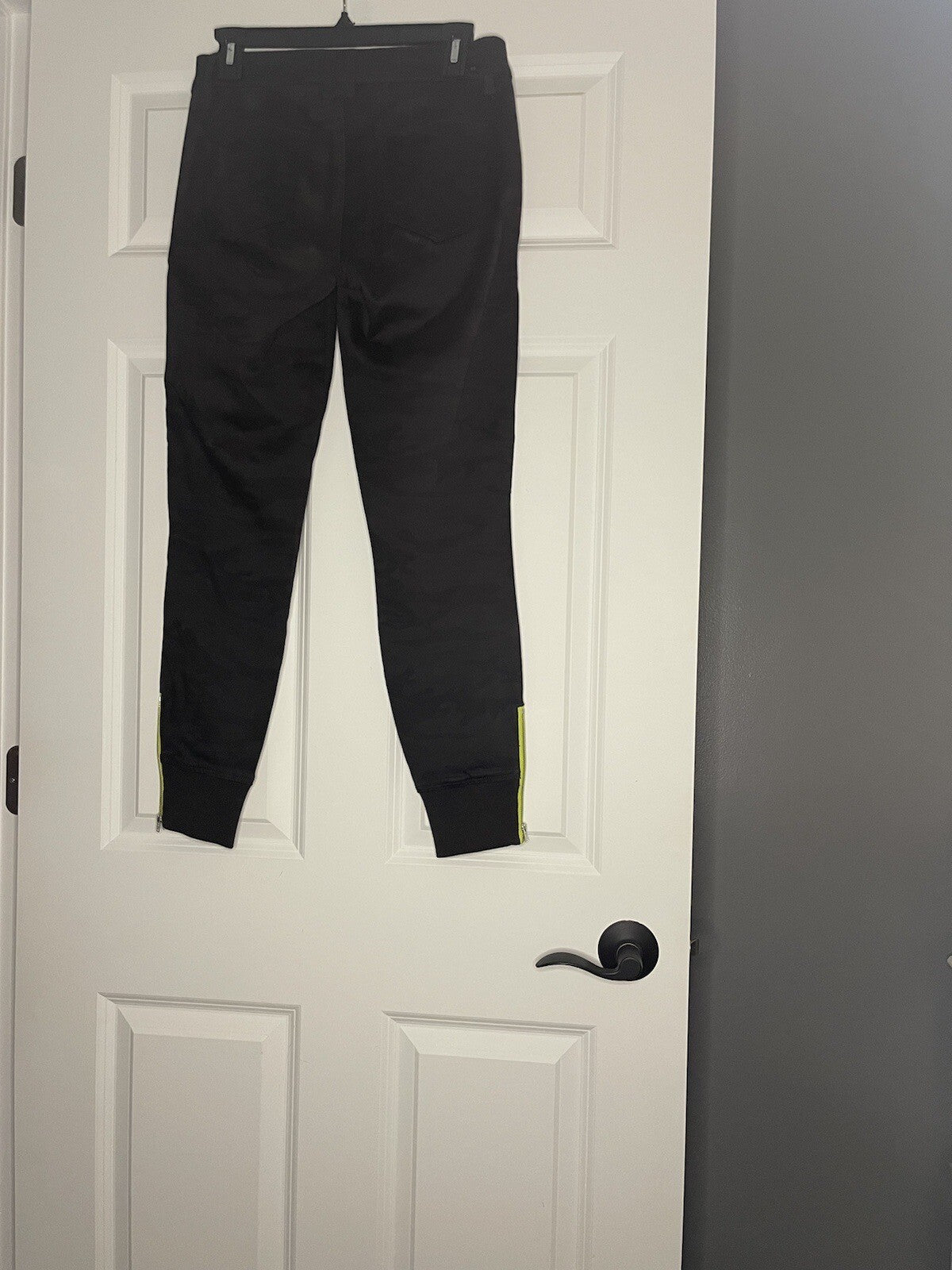 Level 99 Jogger Jeans Size 26 Black Camo Print W Neon Yellow Zipper Sides 