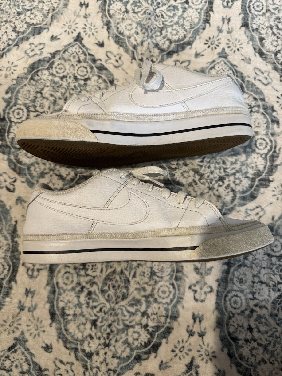 Nike Women’s Legacy Court Sneakers White Cream Size 8
