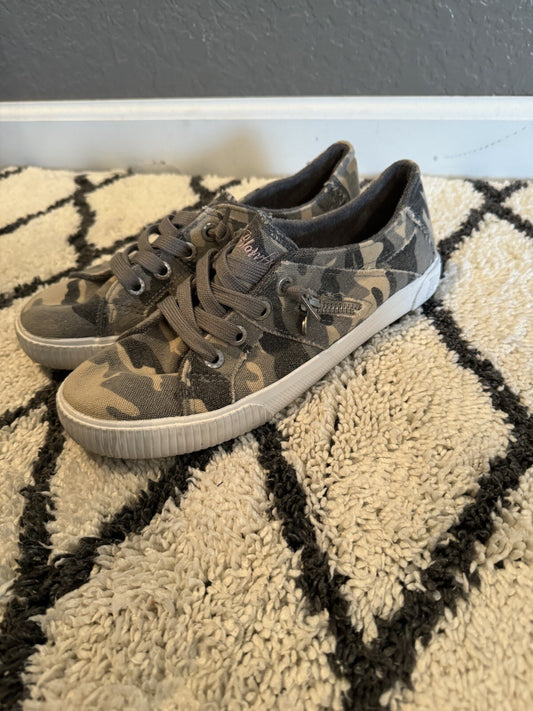 Blowfish Camo Sneakers Size 8 Green Tan 