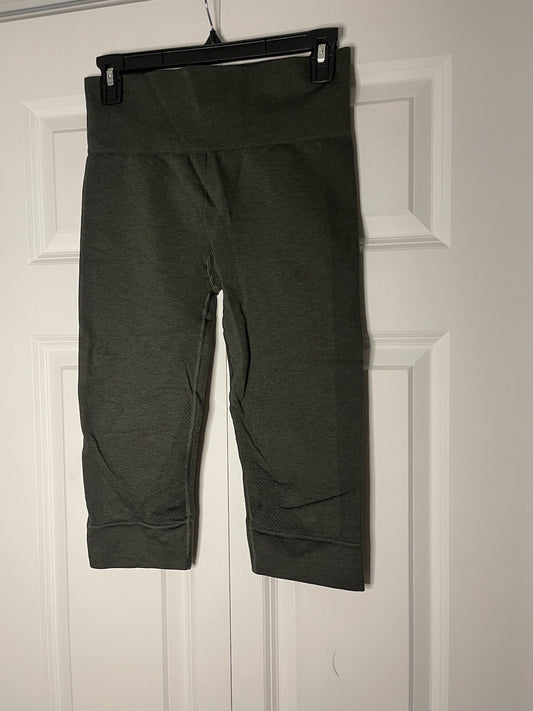 Lululemon capri leggings green size 6 